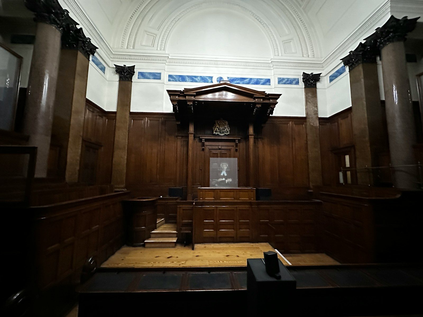 It was reported that an Argentine court annulled a criminal sentence after a chatbot instruction was found in the judgment. Months later, that decision was overturned.